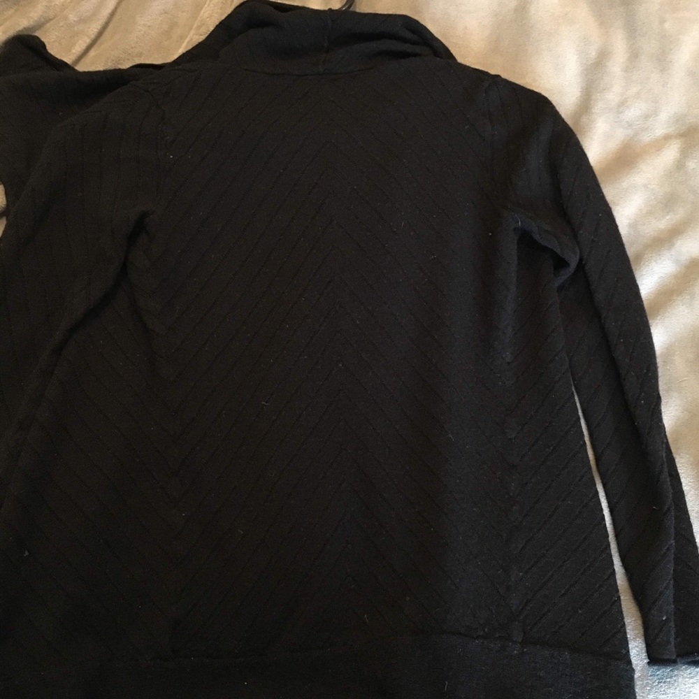 Black sweater - Picture 3 of 3